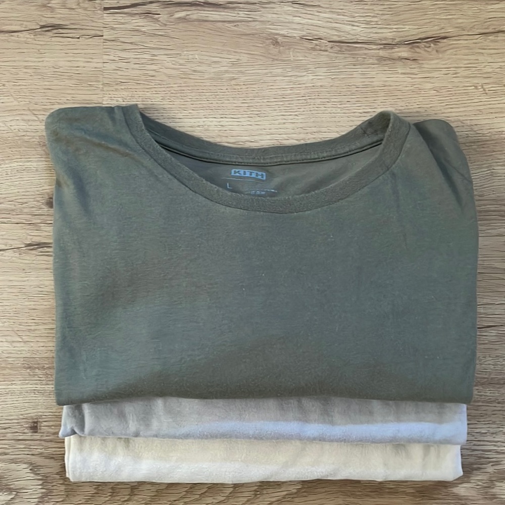 Bumble of 3 slightly used kith t-shirt size large but fit like and extra large.